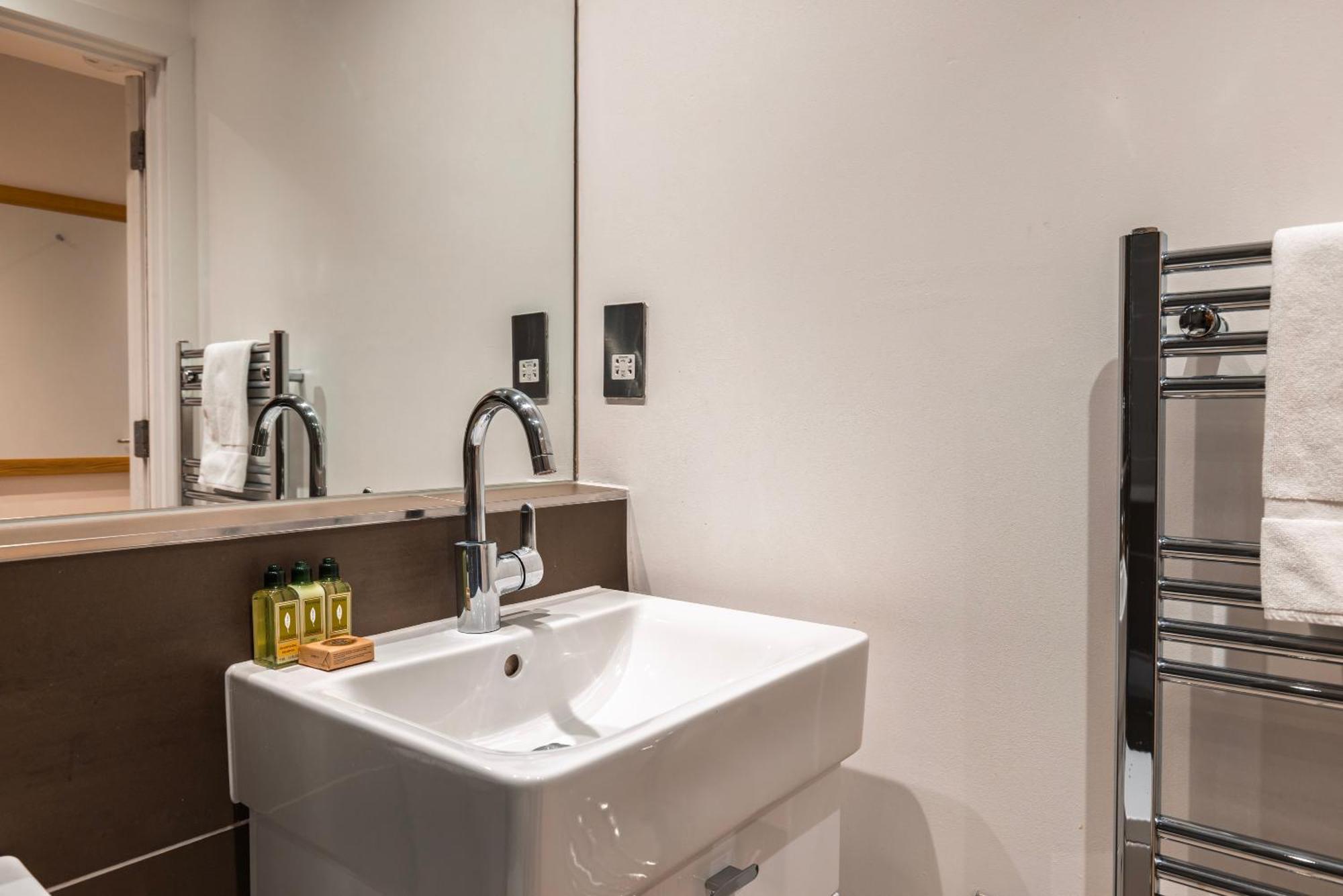 Barbican Serviced Apartments By Lovelystay London Bilik gambar